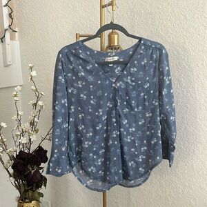Floral blue top 🌷 Small